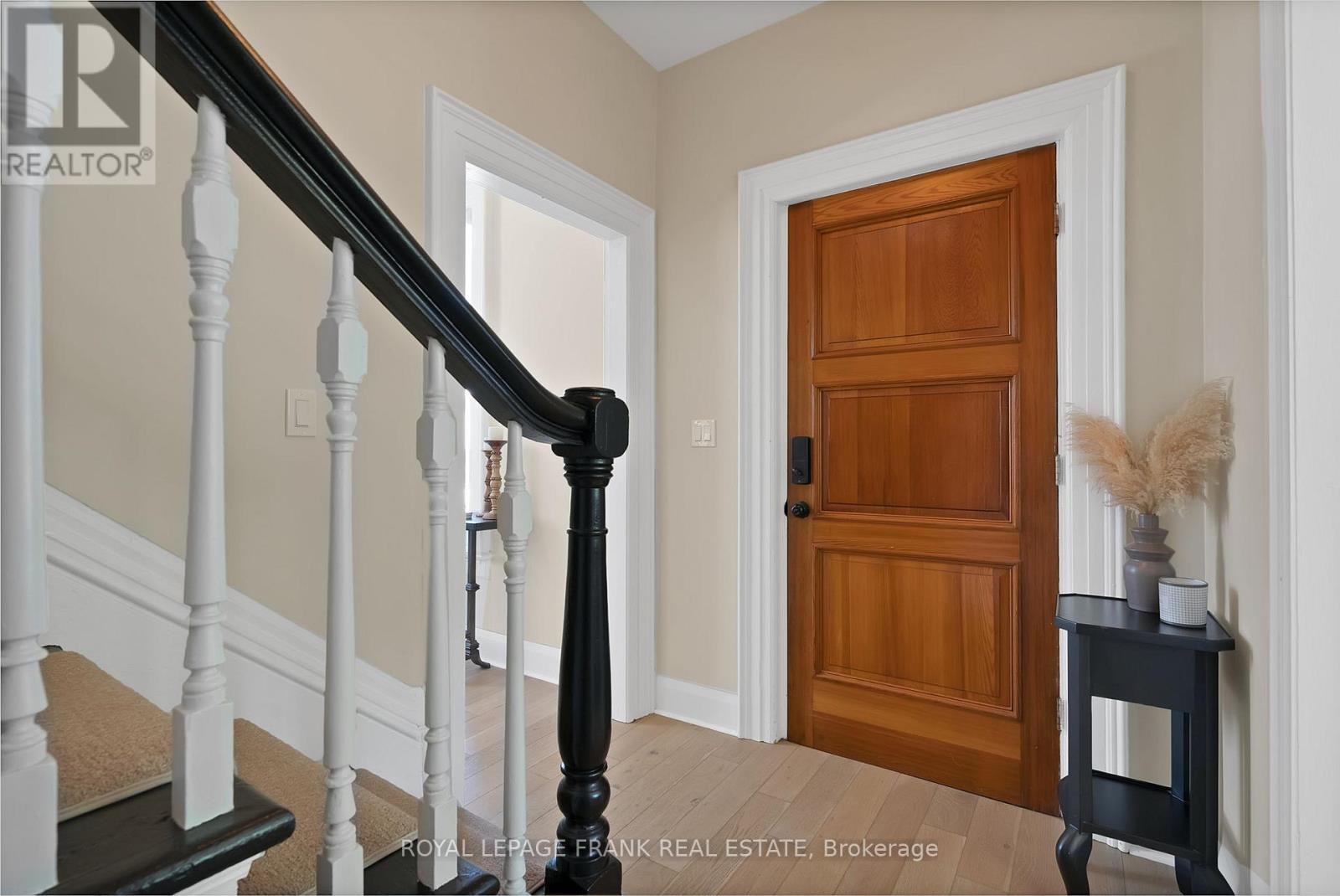 5 Glenelg Street E, Kawartha Lakes (Lindsay), Ontario  K9V 1Y5 - Photo 6 - X12368591