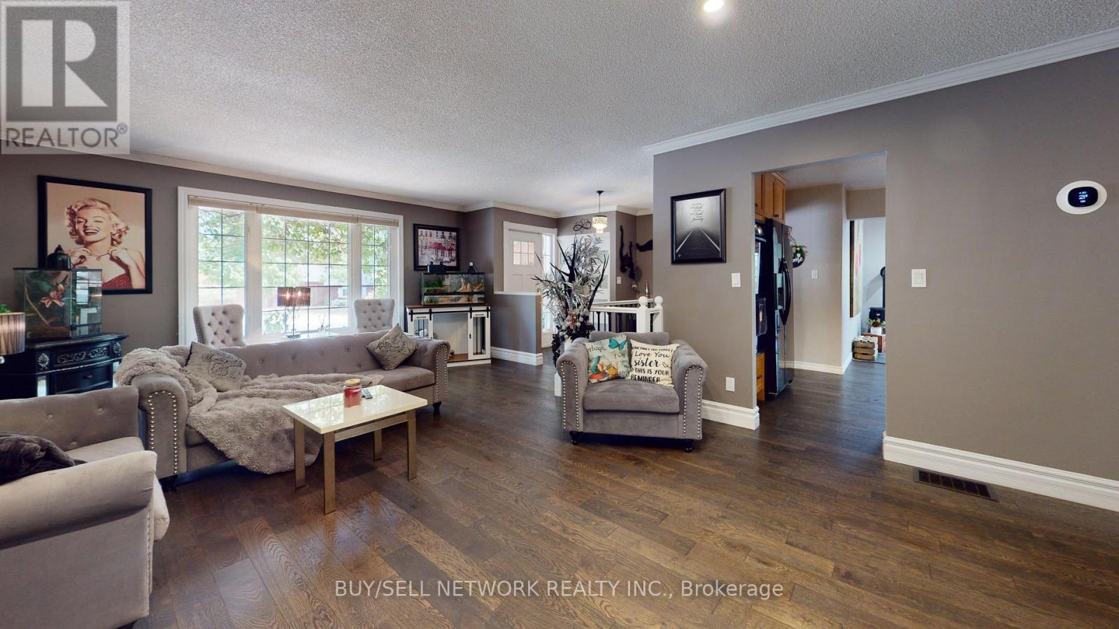 2504 Idyllwood Crescent, Peterborough East (South), Ontario  K9L 1Y9 - Photo 4 - X12368683