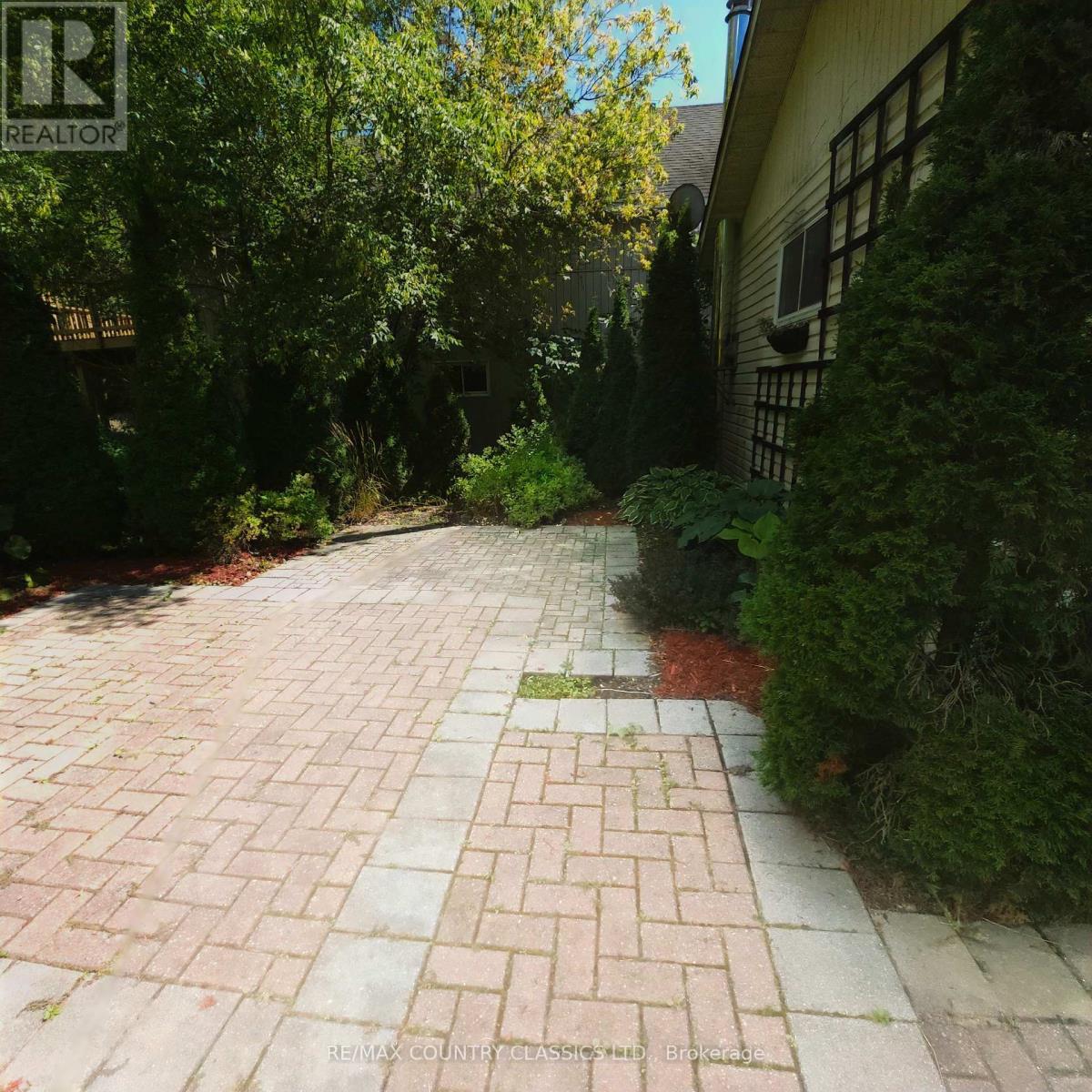 71 & 73 Cleak Avenue, Bancroft (Bancroft Ward), Ontario  K0L 1C0 - Photo 6 - X12368809