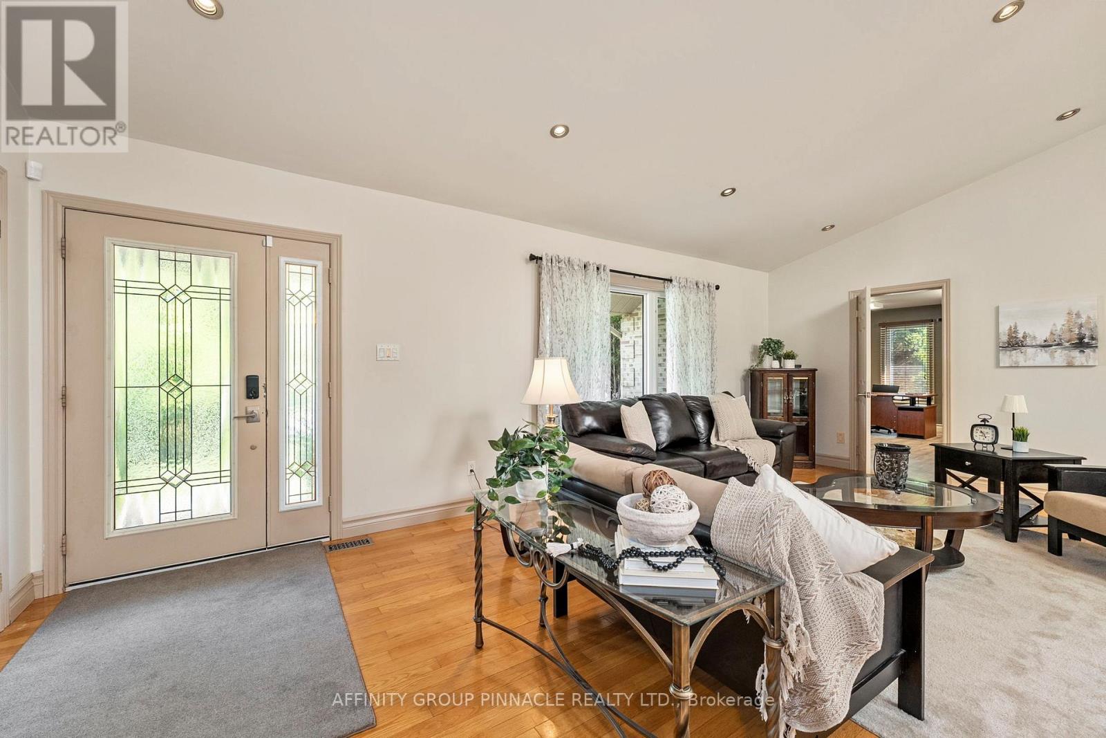 3 David Drive, Kawartha Lakes (Lindsay), Ontario  K9V 5G7 - Photo 5 - X12368941