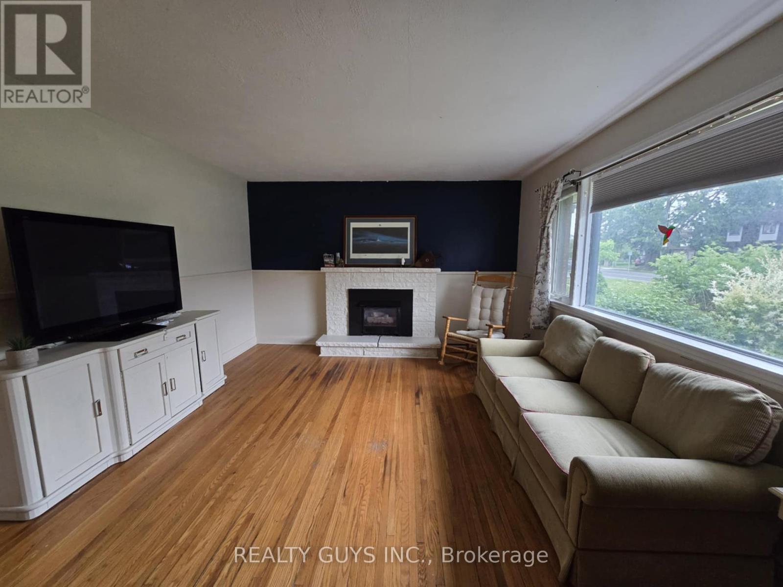650 Crawford Drive, Peterborough (Otonabee Ward 1), Ontario  K9J 3W7 - Photo 13 - X12369005