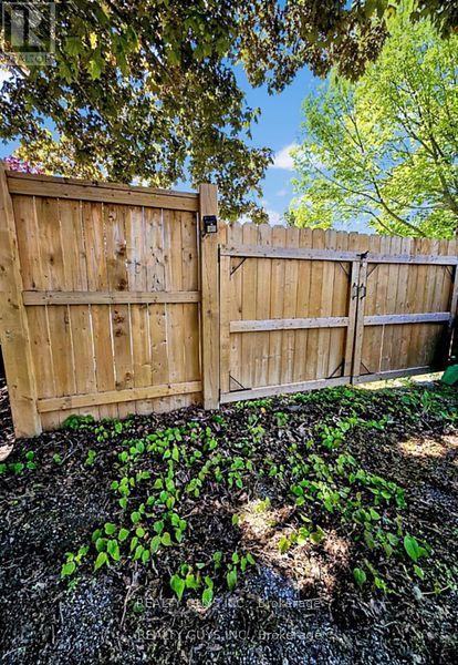 650 Crawford Drive, Peterborough (Otonabee Ward 1), Ontario  K9J 3W7 - Photo 39 - X12369005