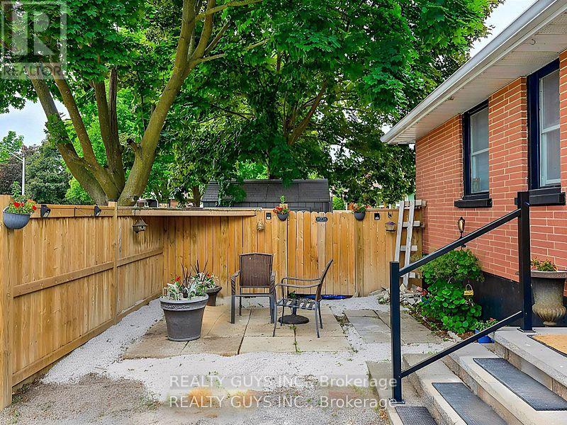 650 Crawford Drive, Peterborough (Otonabee Ward 1), Ontario  K9J 3W7 - Photo 5 - X12369005