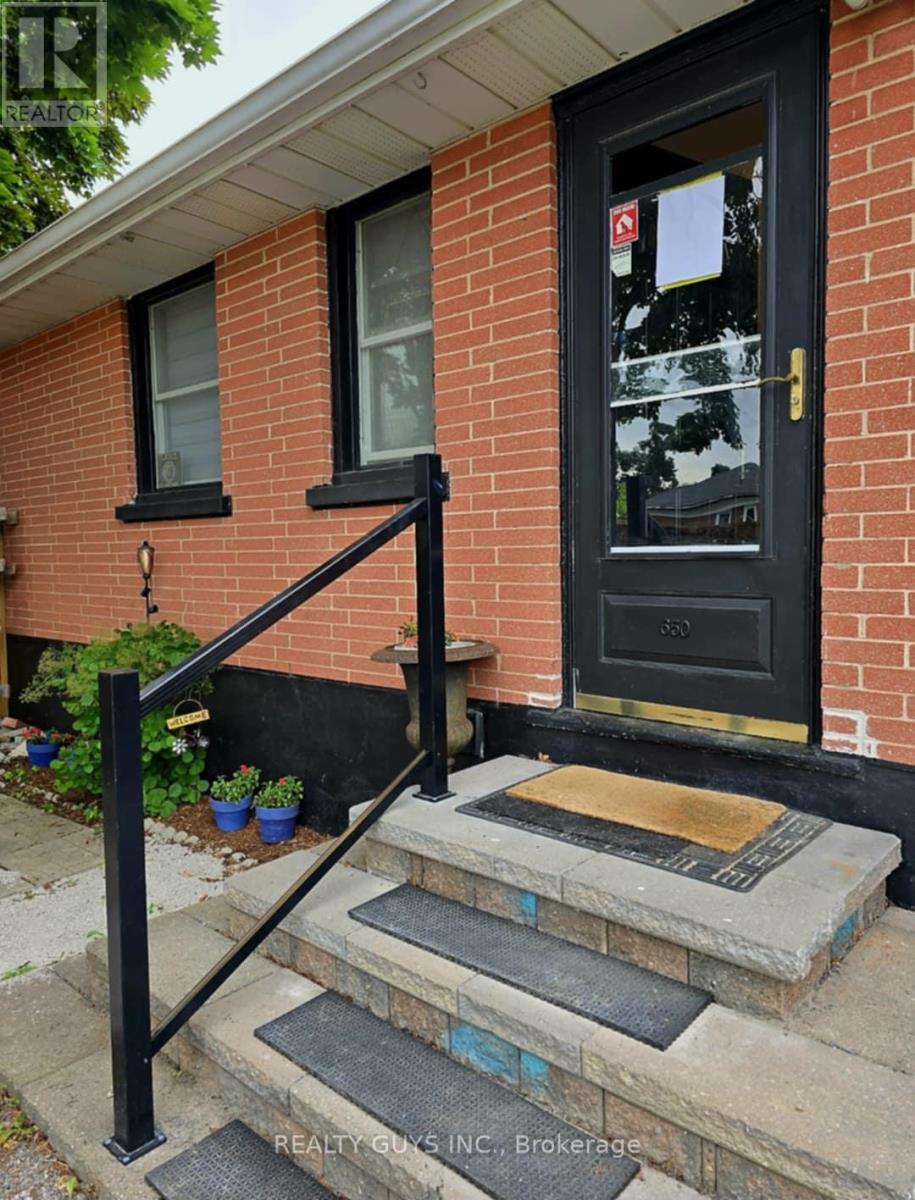 650 Crawford Drive, Peterborough (Otonabee Ward 1), Ontario  K9J 3W7 - Photo 6 - X12369005