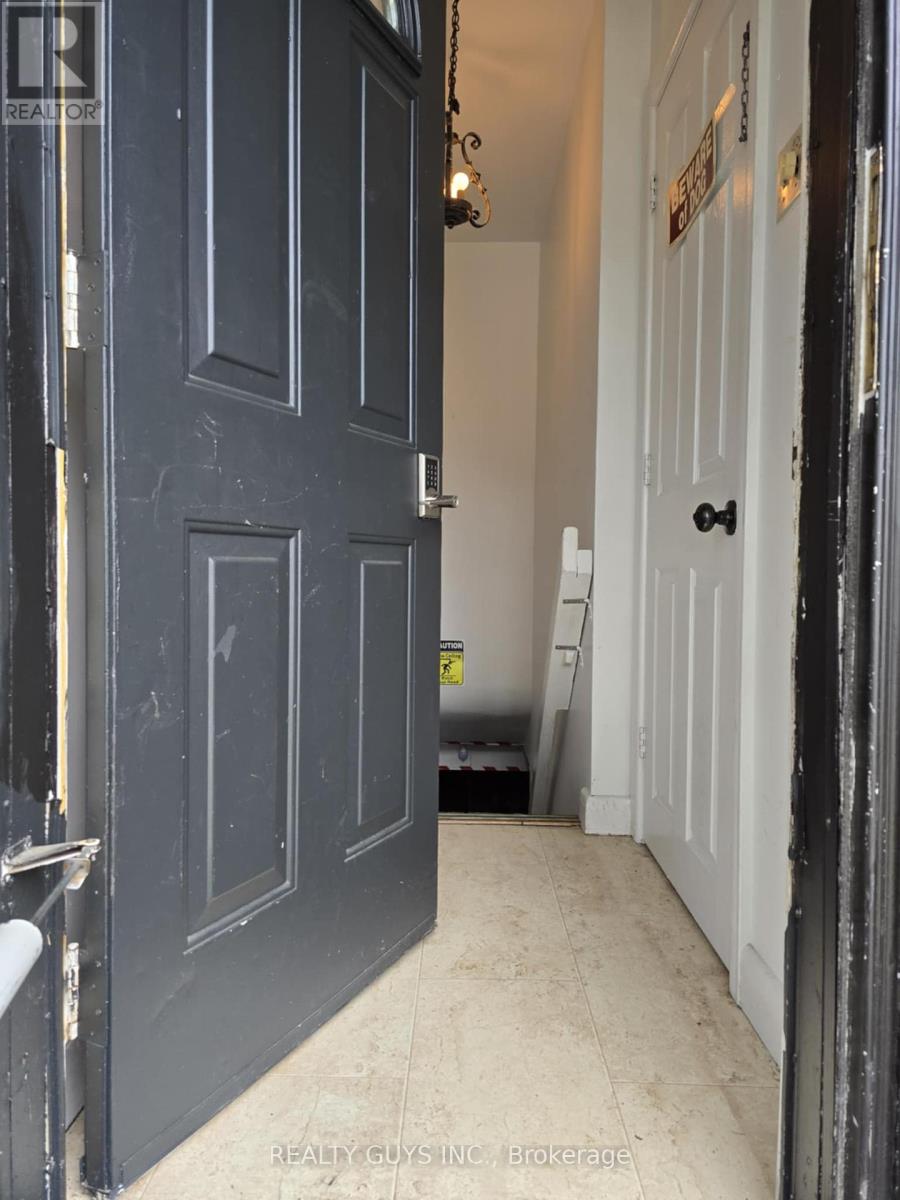 650 Crawford Drive, Peterborough (Otonabee Ward 1), Ontario  K9J 3W7 - Photo 7 - X12369005