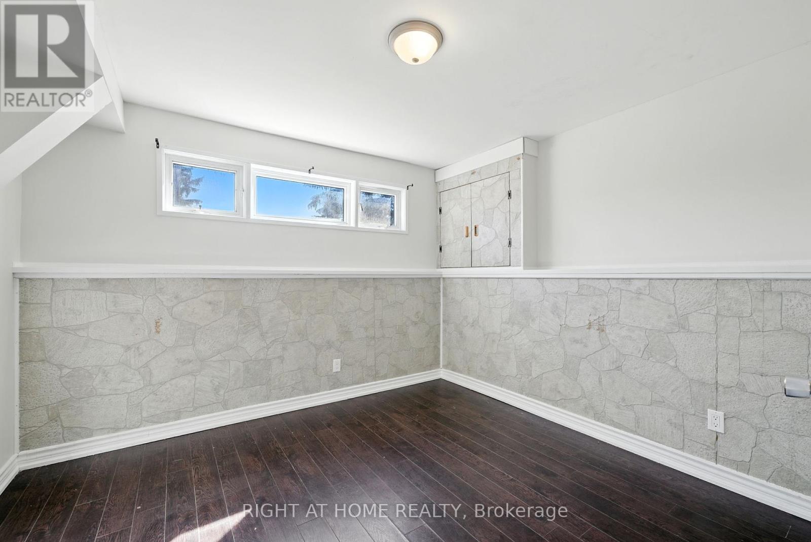 1045 High Street, Peterborough (Otonabee Ward 1), Ontario  K9J 5R8 - Photo 18 - X12369031