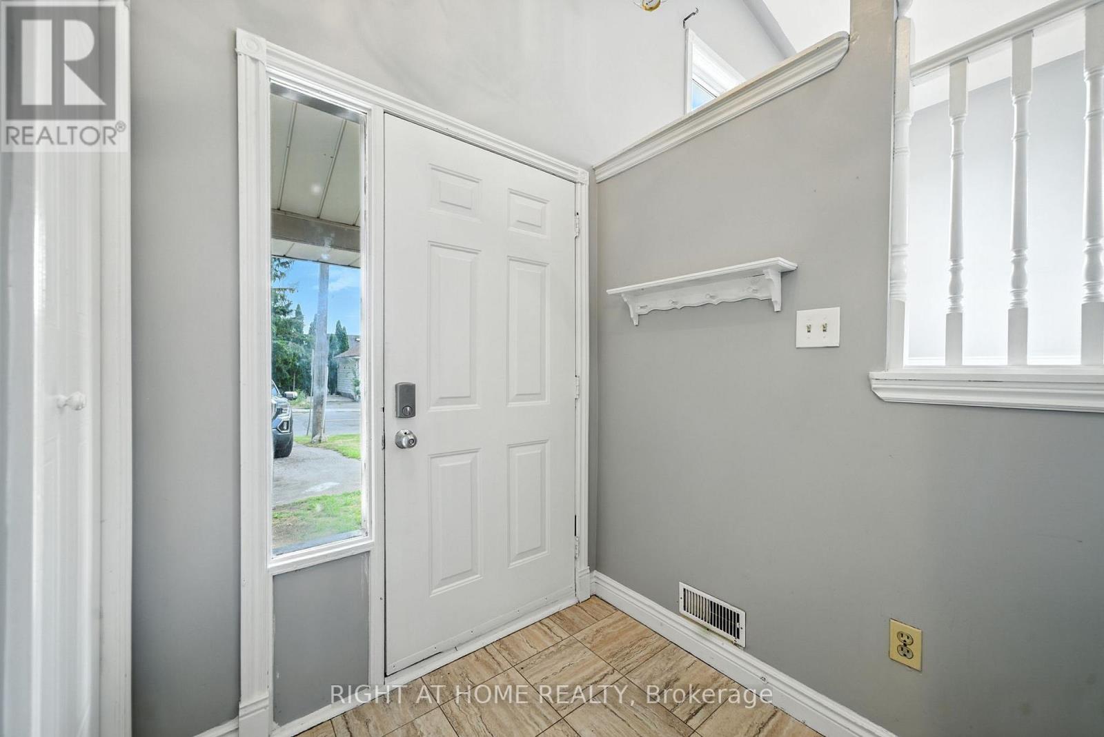 1045 High Street, Peterborough (Otonabee Ward 1), Ontario  K9J 5R8 - Photo 2 - X12369031