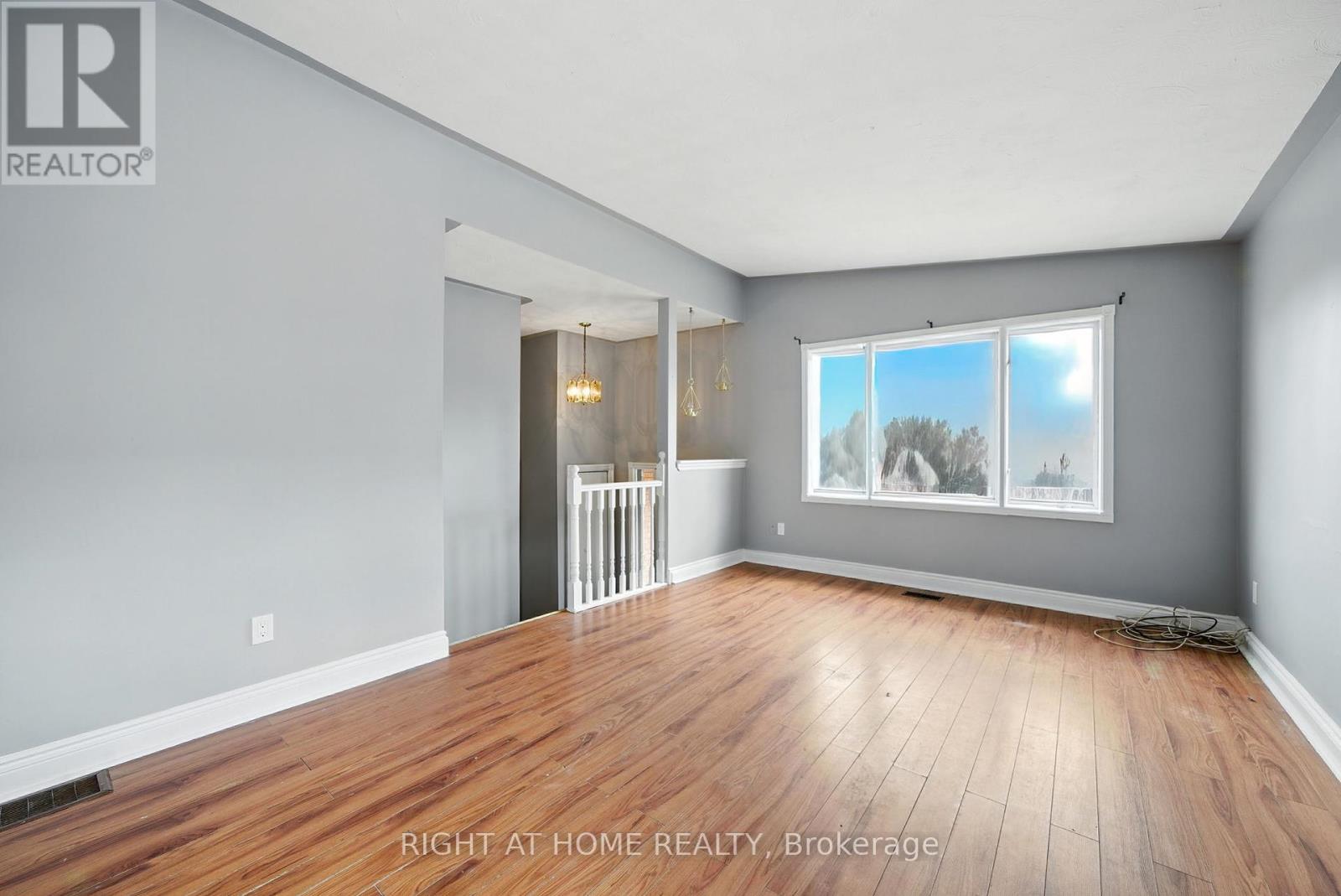 1045 High Street, Peterborough (Otonabee Ward 1), Ontario  K9J 5R8 - Photo 4 - X12369031