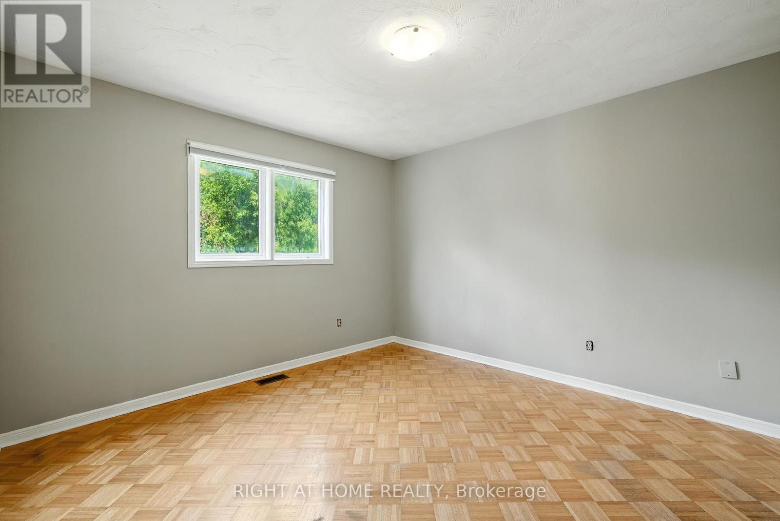 1045 High Street, Peterborough (Otonabee Ward 1), Ontario  K9J 5R8 - Photo 8 - X12369031