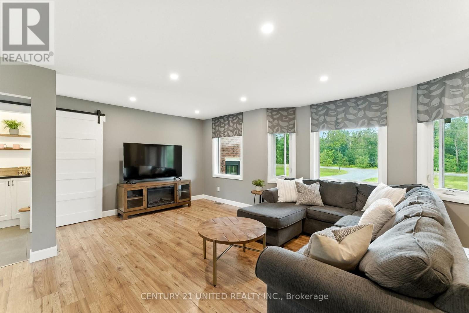 2038 Hilliard Street, Selwyn, Ontario  K9J 6X2 - Photo 9 - X12369165