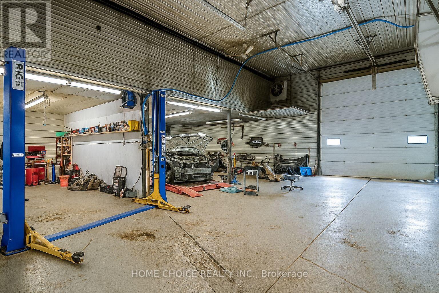 3192 Buckhorn Road, Selwyn, Ontario  K0L 1J0 - Photo 4 - X12369571
