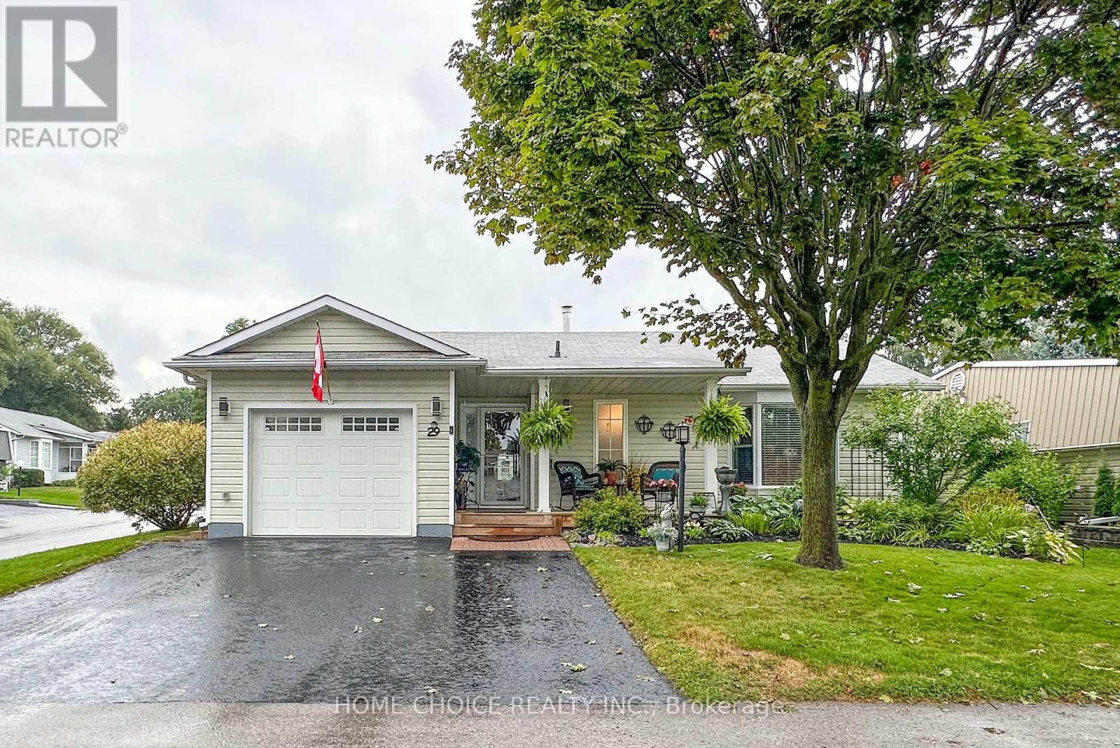 29 Cornerbrook Court, Clarington (Newcastle), Ontario  L1B 1B7 - Photo 1 - E12369672