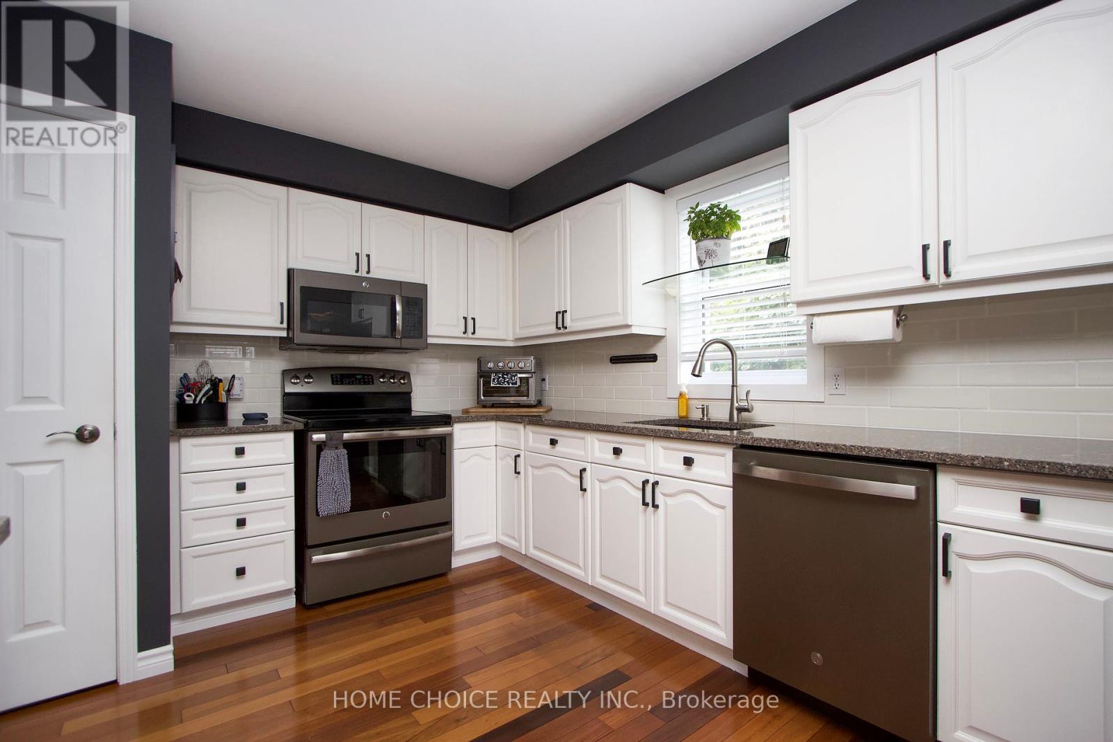 29 Cornerbrook Court, Clarington (Newcastle), Ontario  L1B 1B7 - Photo 14 - E12369672