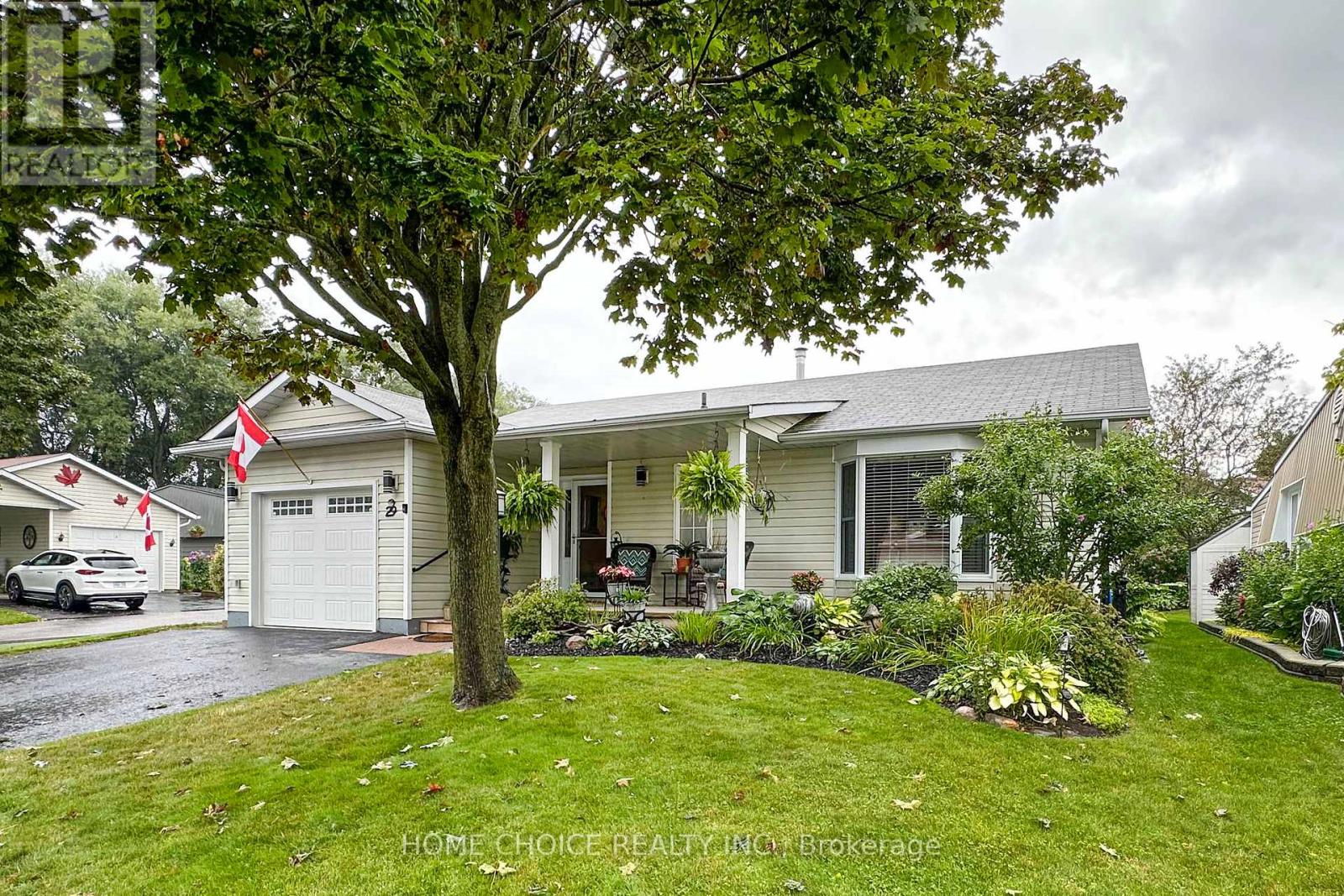 29 Cornerbrook Court, Clarington (Newcastle), Ontario  L1B 1B7 - Photo 2 - E12369672