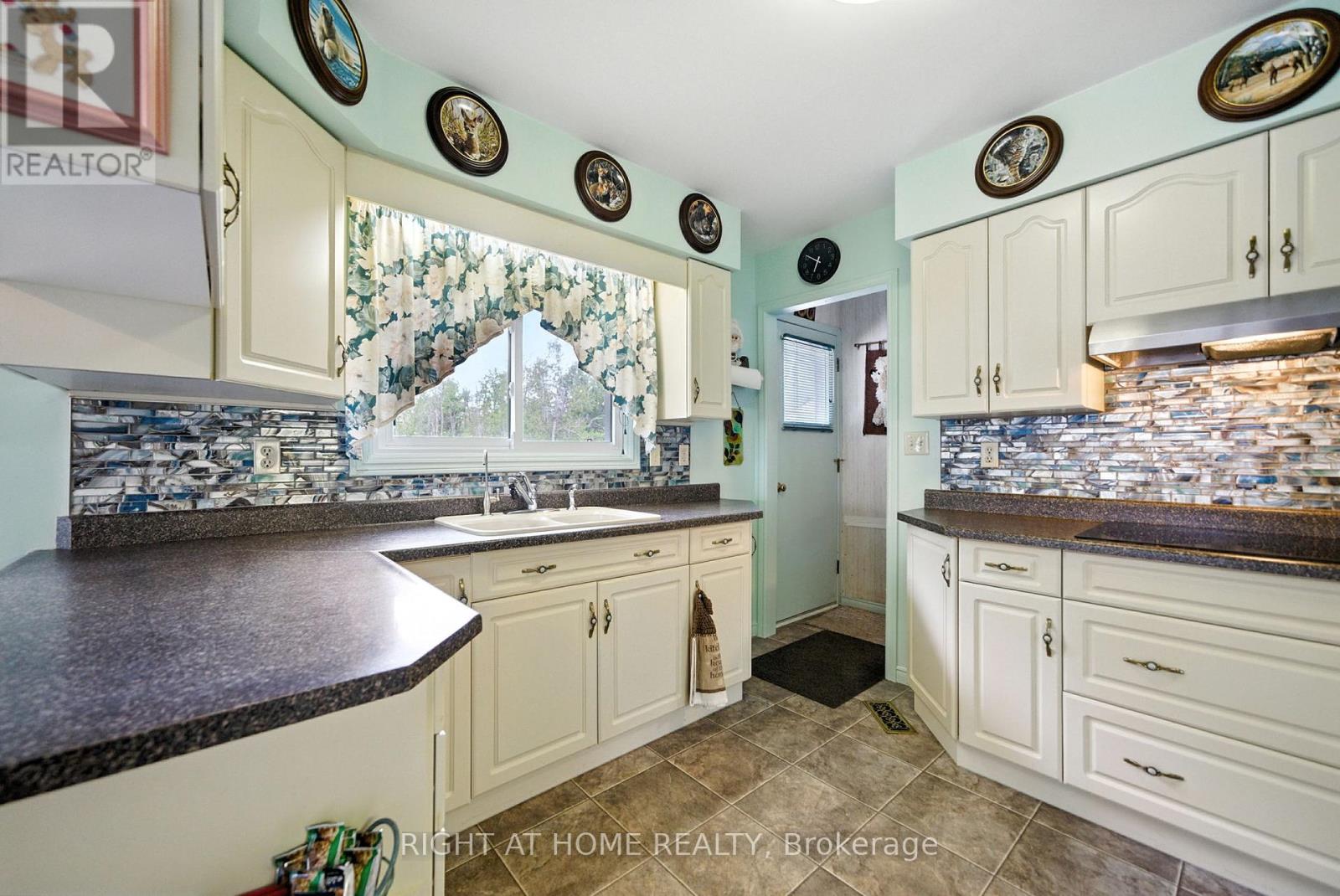 242 County Rd 48, Havelock-Belmont-Methuen (Belmont-Methuen), Ontario  K0L 1Z0 - Photo 8 - X12369850