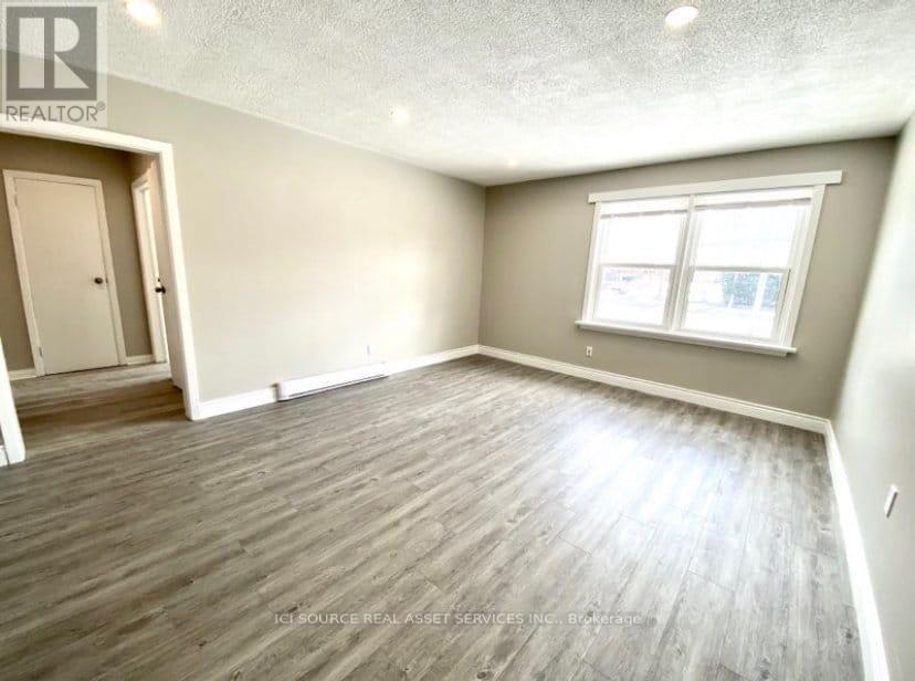 B - 1263 Clonsilla Avenue, Peterborough (Town Ward 3), Ontario  K9J 5Z1 - Photo 4 - X12370138