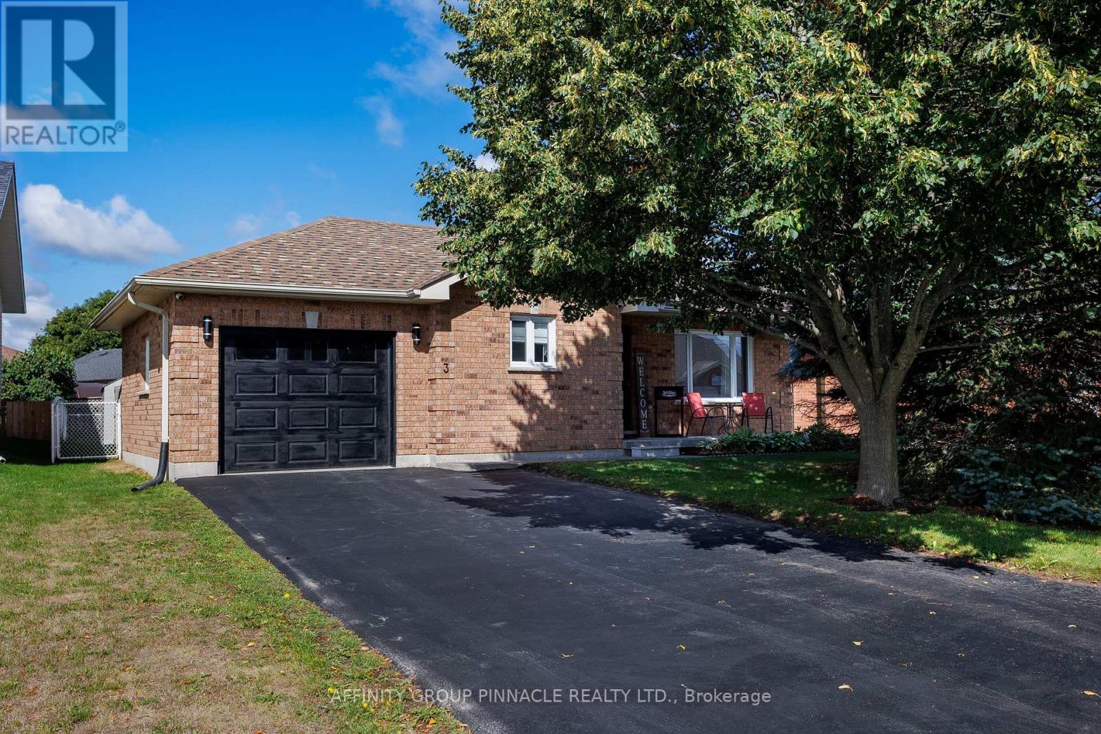 3 Dormer Road, Kawartha Lakes (Lindsay), Ontario  K9V 6H8 - Photo 1 - X12370705