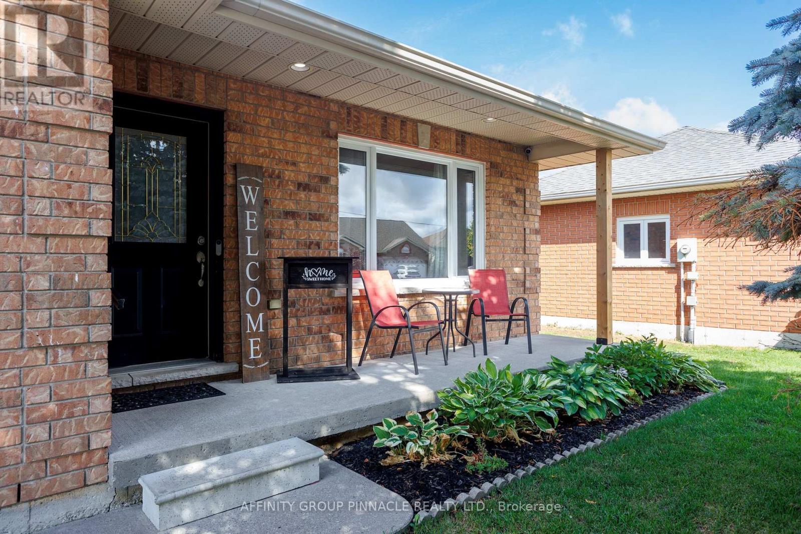 3 Dormer Road, Kawartha Lakes (Lindsay), Ontario  K9V 6H8 - Photo 3 - X12370705