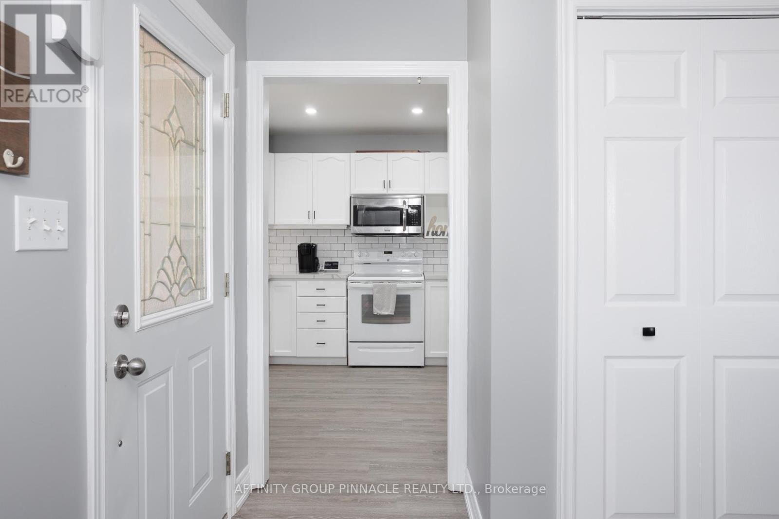 3 Dormer Road, Kawartha Lakes (Lindsay), Ontario  K9V 6H8 - Photo 6 - X12370705