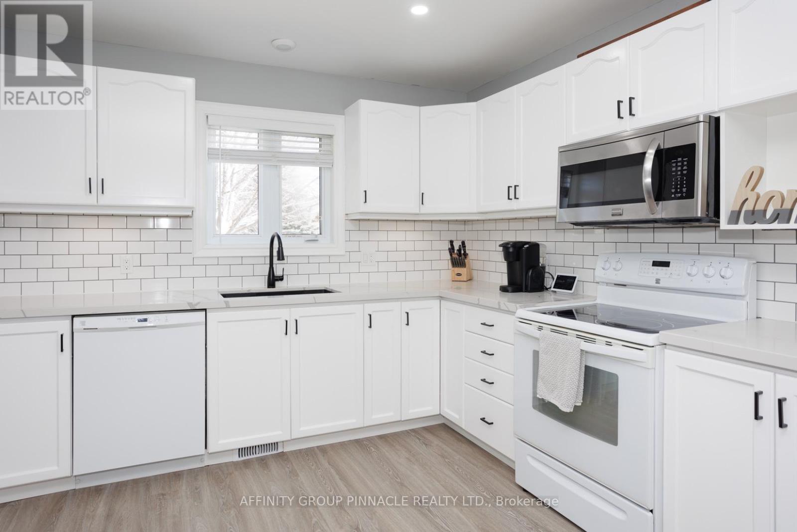 3 Dormer Road, Kawartha Lakes (Lindsay), Ontario  K9V 6H8 - Photo 8 - X12370705
