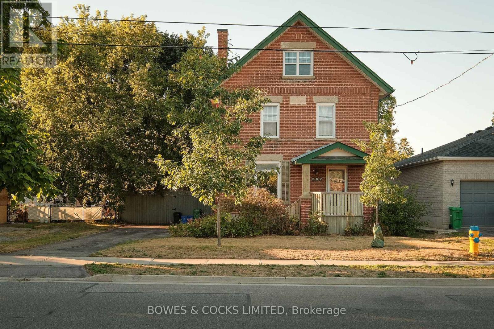 562 Cameron Street, Peterborough South (West), Ontario  K9J 3Z5 - Photo 1 - X12370773
