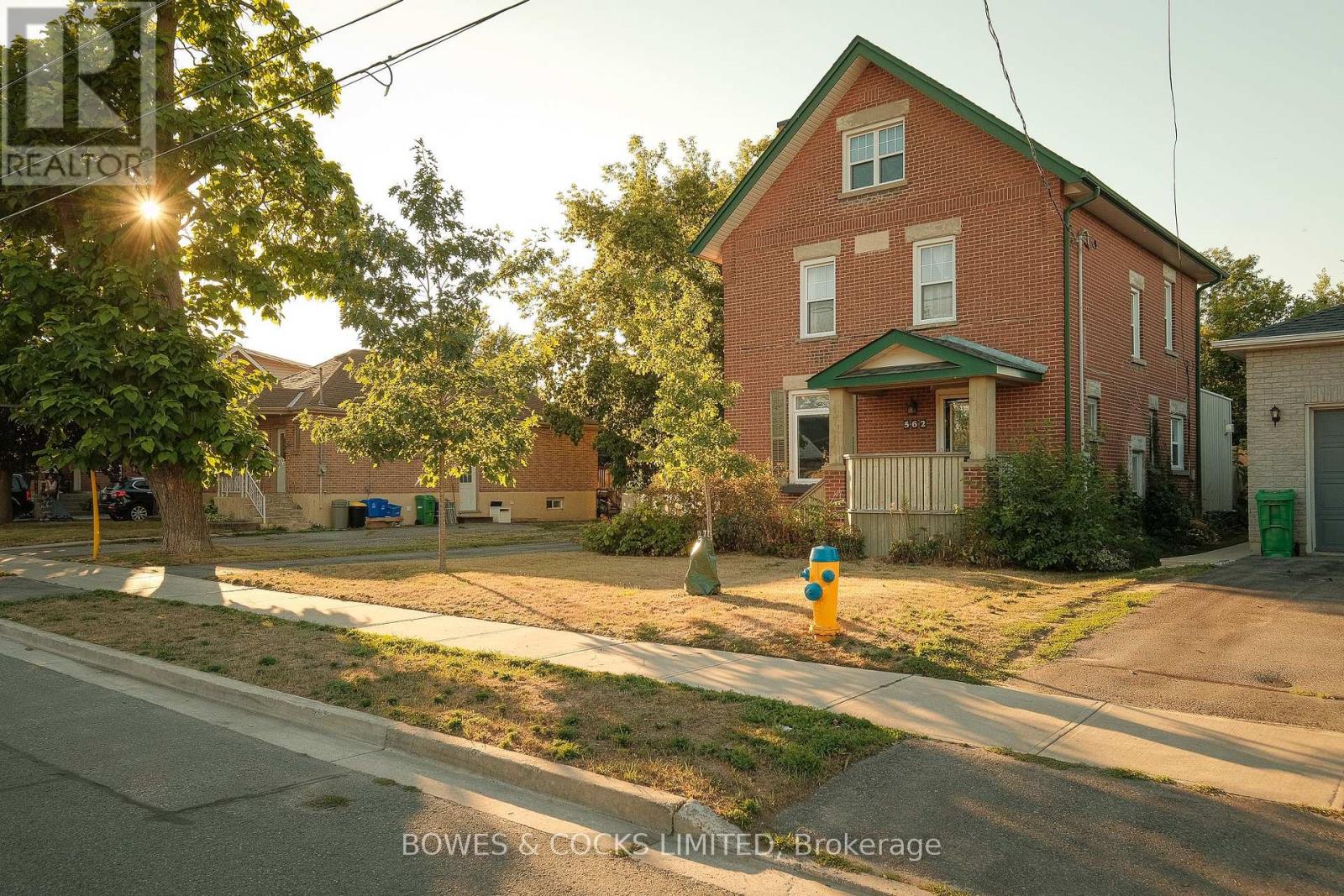 562 Cameron Street, Peterborough South (West), Ontario  K9J 3Z5 - Photo 3 - X12370773