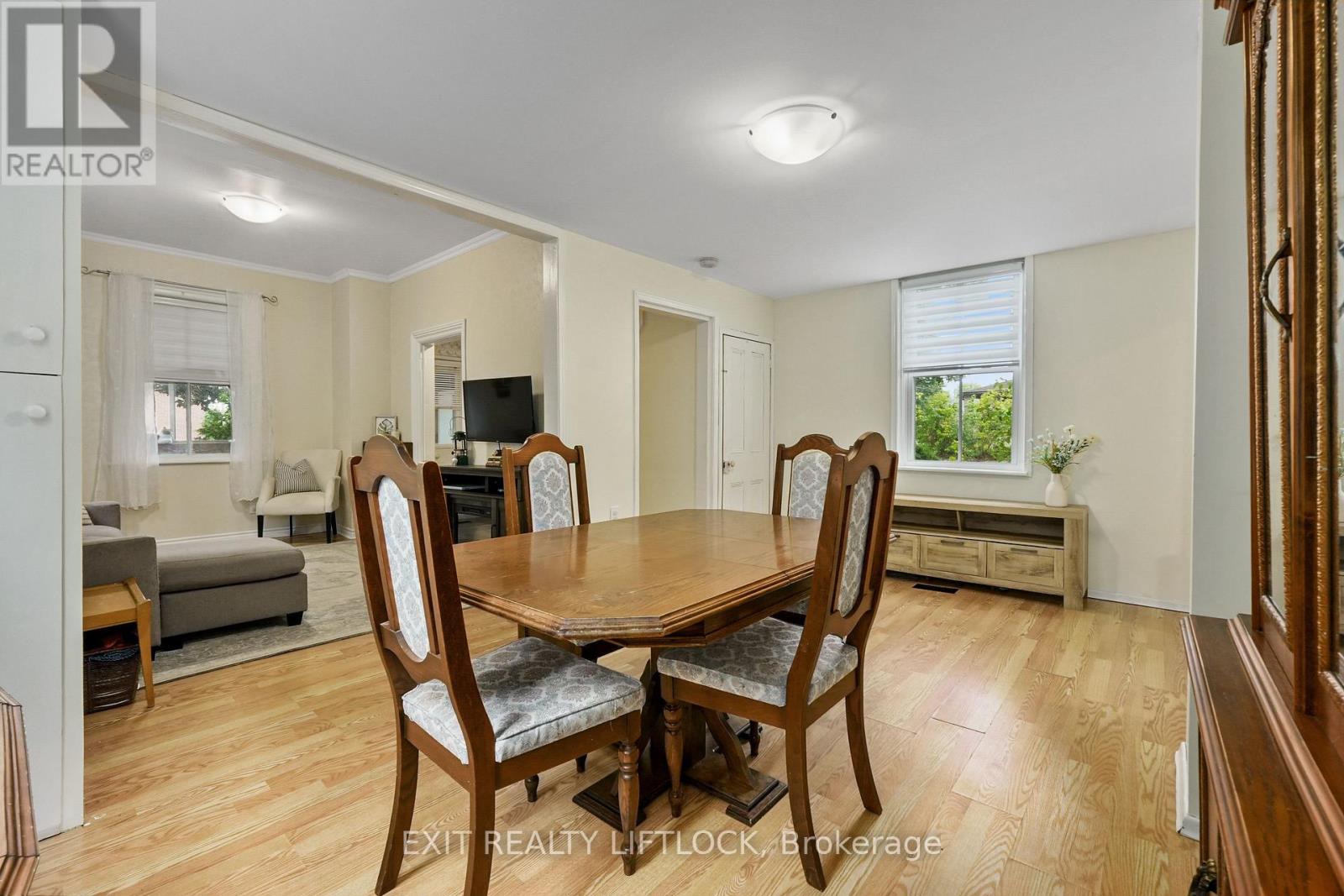 378 London Street, Peterborough Central (North), Ontario  K9H 2Z8 - Photo 10 - X12371150