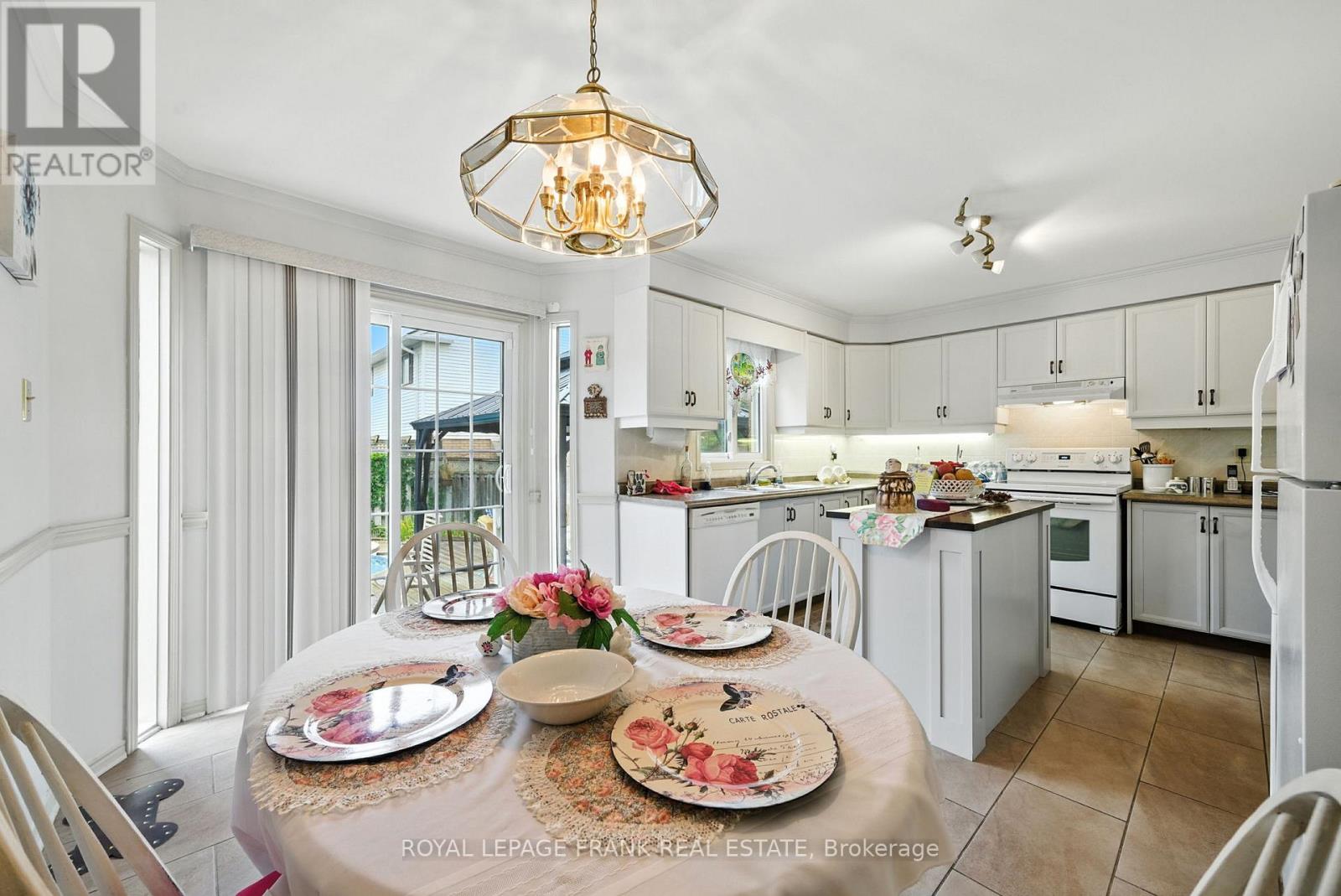 4 Sylvester Drive, Kawartha Lakes (Lindsay), Ontario  K9V 6E7 - Photo 18 - X12371547