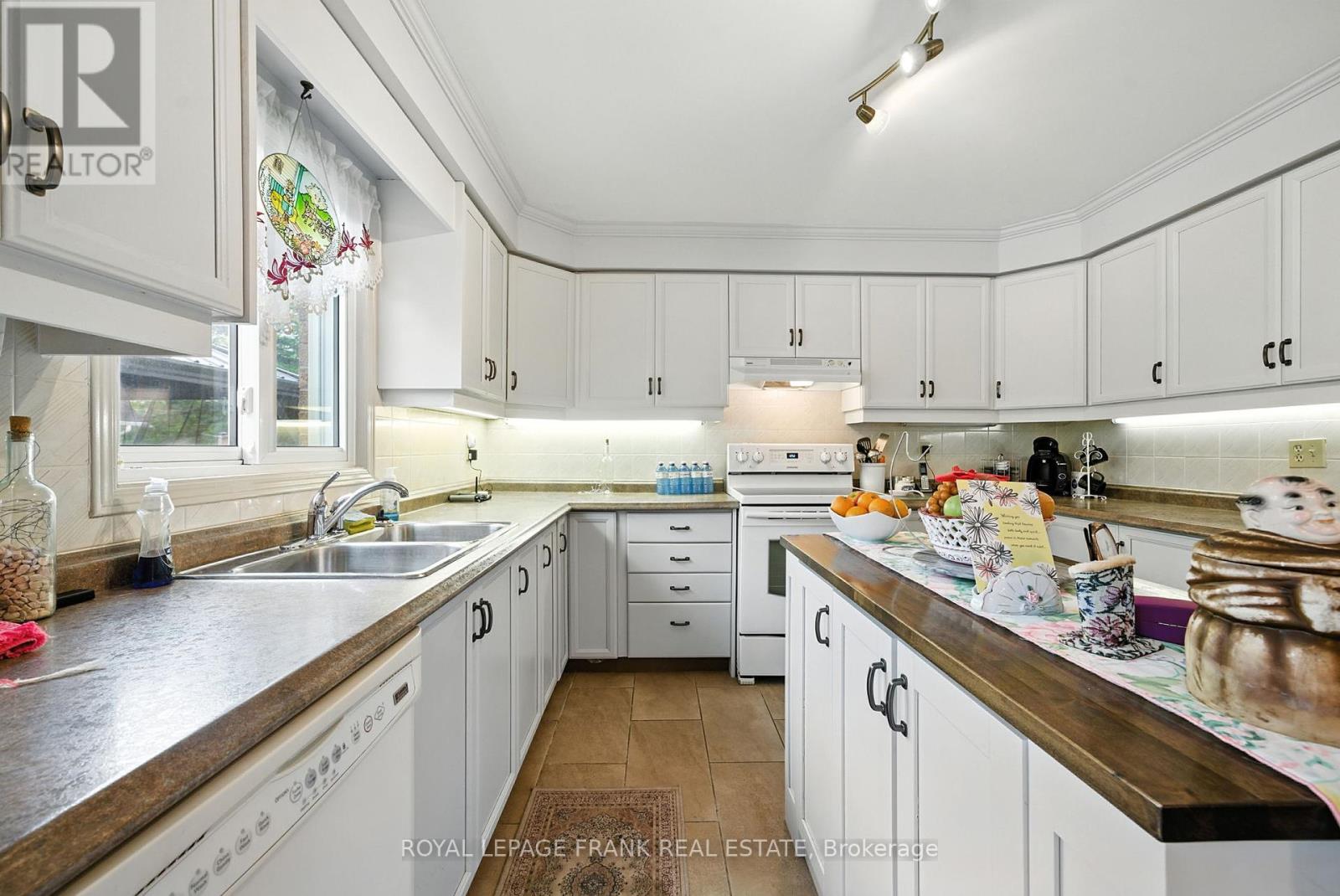 4 Sylvester Drive, Kawartha Lakes (Lindsay), Ontario  K9V 6E7 - Photo 20 - X12371547