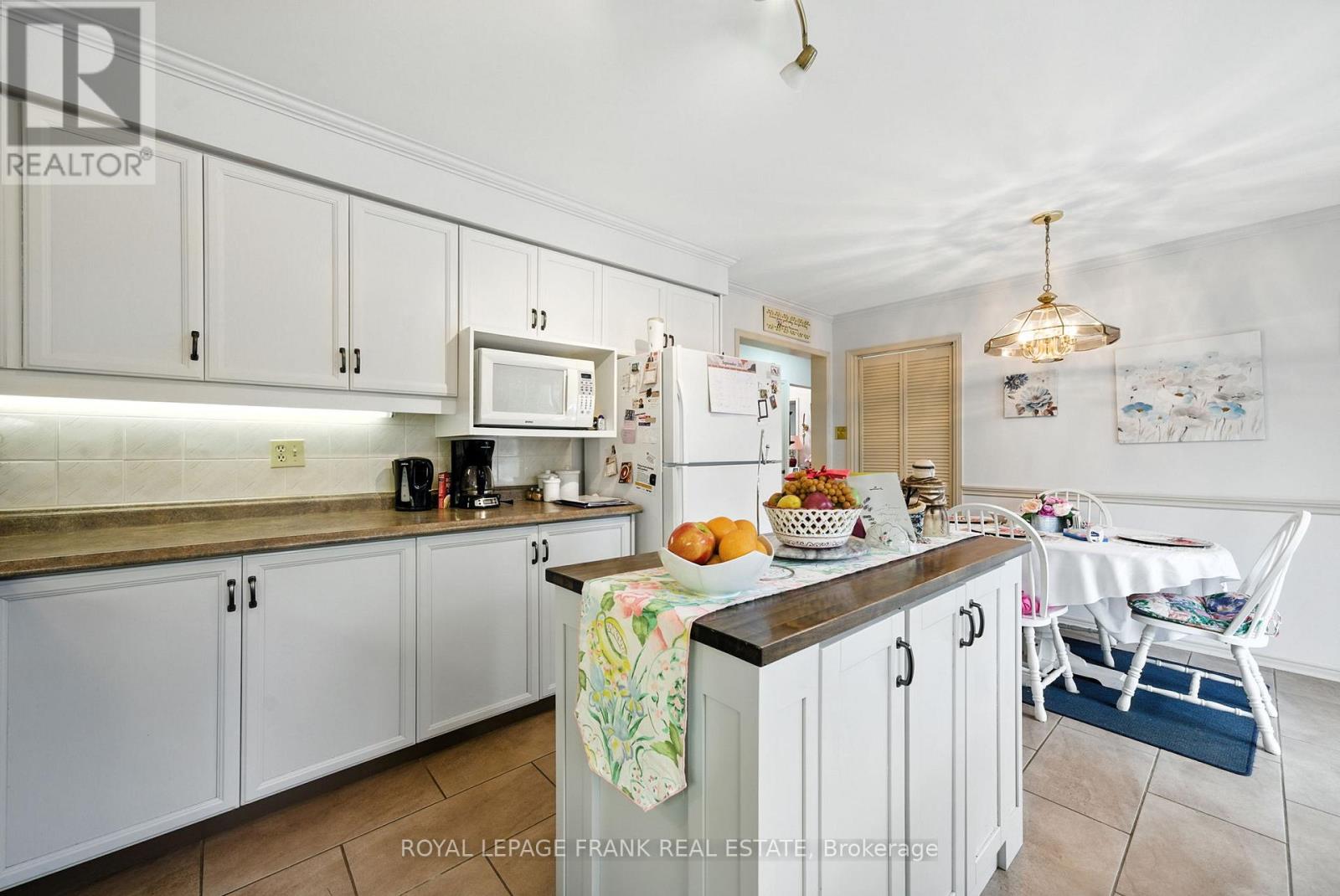 4 Sylvester Drive, Kawartha Lakes (Lindsay), Ontario  K9V 6E7 - Photo 23 - X12371547