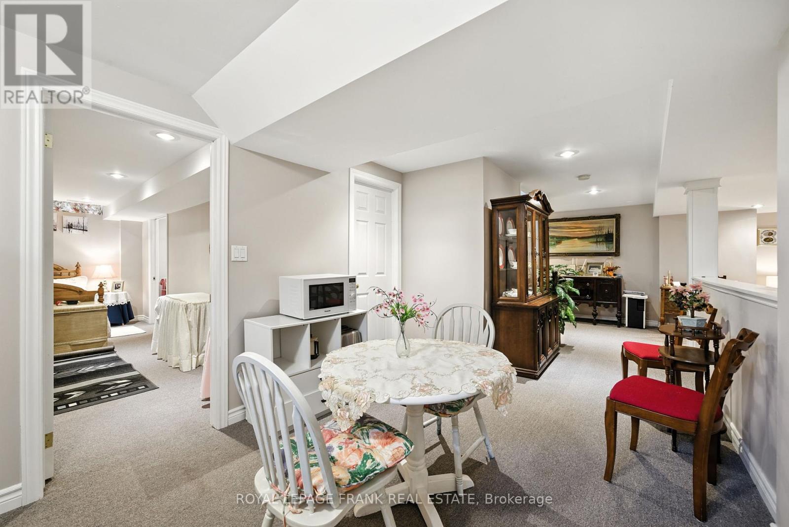 4 Sylvester Drive, Kawartha Lakes (Lindsay), Ontario  K9V 6E7 - Photo 42 - X12371547