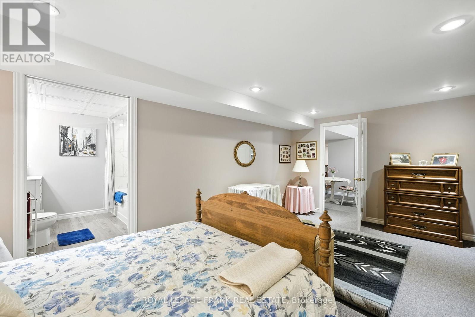 4 Sylvester Drive, Kawartha Lakes (Lindsay), Ontario  K9V 6E7 - Photo 45 - X12371547