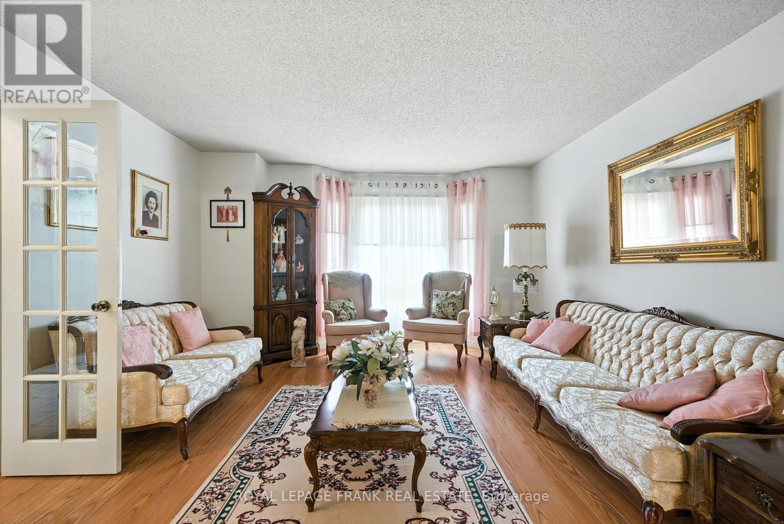 4 Sylvester Drive, Kawartha Lakes (Lindsay), Ontario  K9V 6E7 - Photo 9 - X12371547