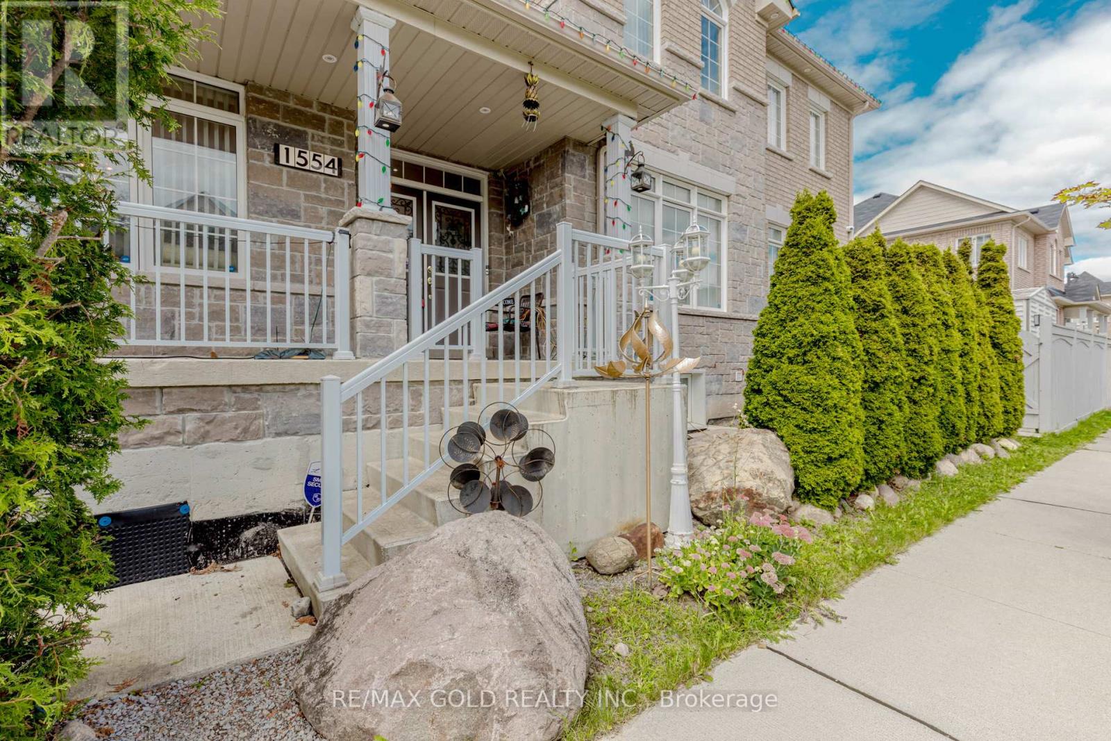 1554 Bruny Avenue, Pickering (Duffin Heights), Ontario  L0A 1G0 - Photo 4 - E12371558