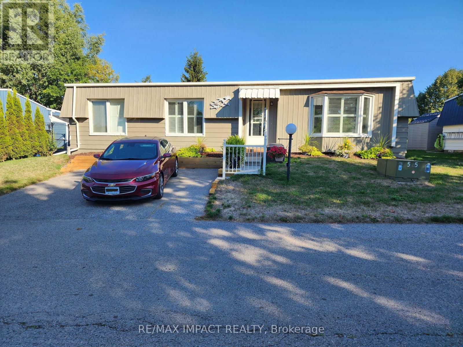 4 Champlain Court, Clarington (Newcastle), Ontario  L1B 1A5 - Photo 1 - E12372610