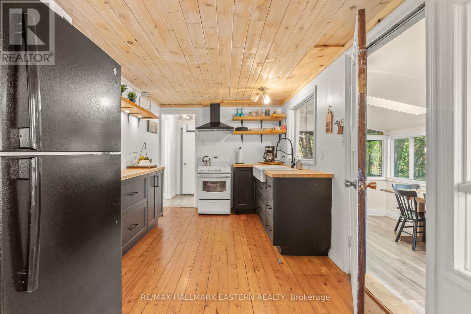 2335 Lakeside Road, Douro-Dummer, Ontario  K0L 2H0 - Photo 14 - X12372629