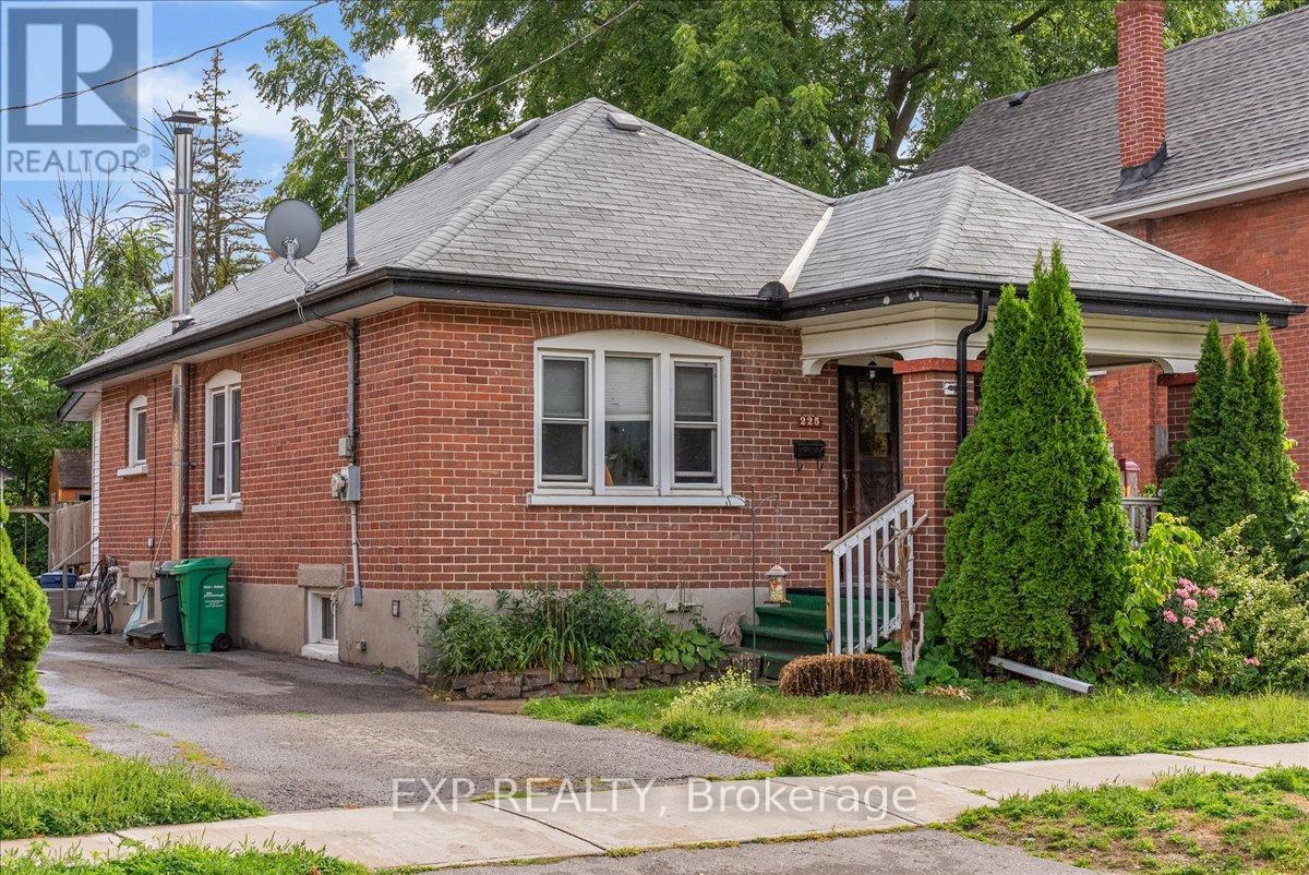 225 Mcgill Street, Peterborough (Otonabee Ward 1), Ontario  K9J 1W2 - Photo 1 - X12372668