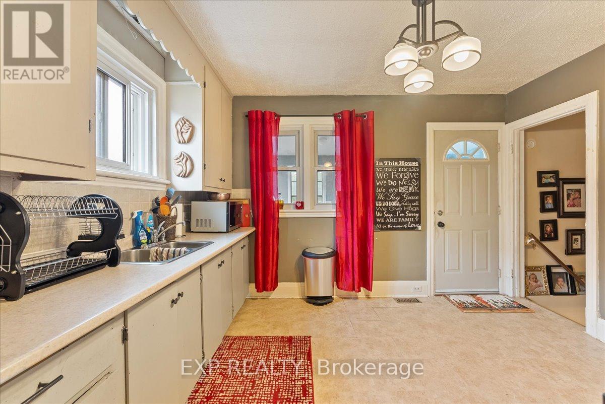 225 Mcgill Street, Peterborough (Otonabee Ward 1), Ontario  K9J 1W2 - Photo 13 - X12372668