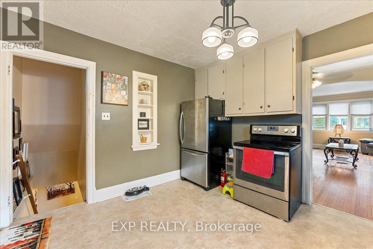 225 Mcgill Street, Peterborough (Otonabee Ward 1), Ontario  K9J 1W2 - Photo 14 - X12372668