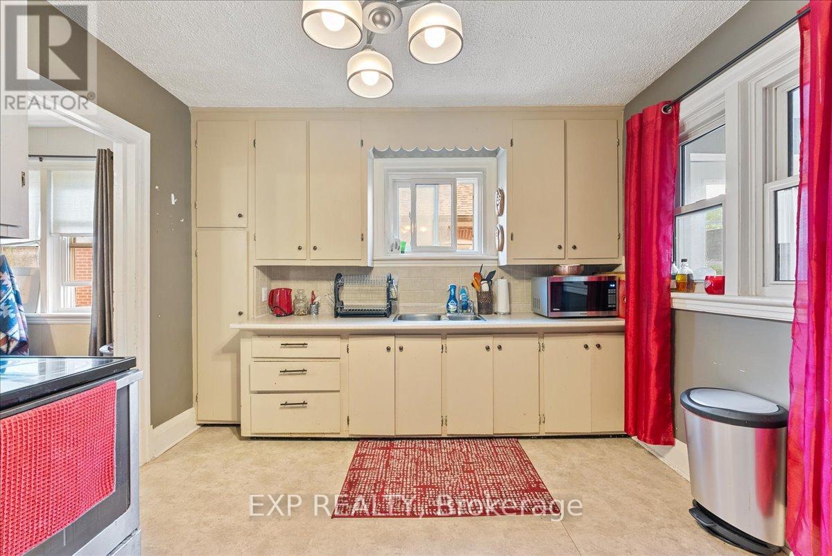 225 Mcgill Street, Peterborough (Otonabee Ward 1), Ontario  K9J 1W2 - Photo 16 - X12372668
