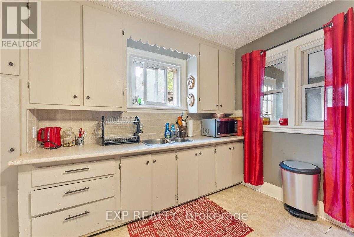 225 Mcgill Street, Peterborough (Otonabee Ward 1), Ontario  K9J 1W2 - Photo 17 - X12372668