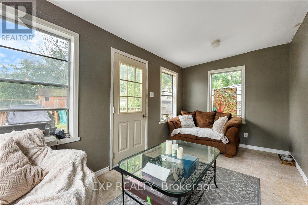 225 Mcgill Street, Peterborough (Otonabee Ward 1), Ontario  K9J 1W2 - Photo 25 - X12372668