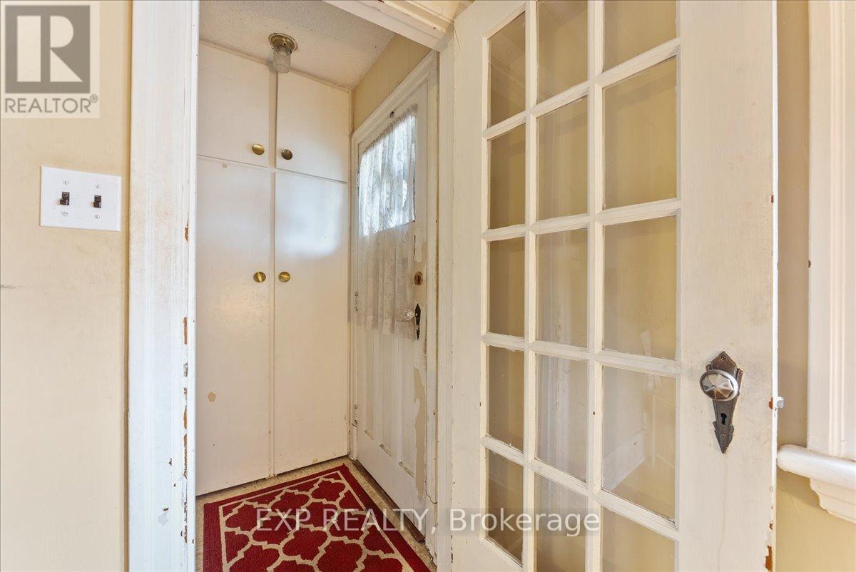 225 Mcgill Street, Peterborough (Otonabee Ward 1), Ontario  K9J 1W2 - Photo 5 - X12372668