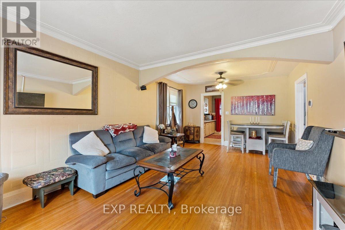 225 Mcgill Street, Peterborough (Otonabee Ward 1), Ontario  K9J 1W2 - Photo 6 - X12372668