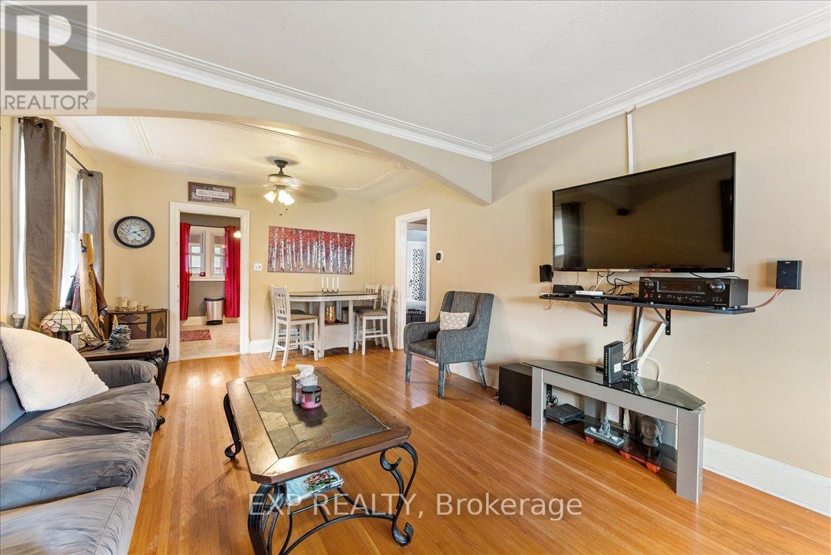 225 Mcgill Street, Peterborough (Otonabee Ward 1), Ontario  K9J 1W2 - Photo 7 - X12372668