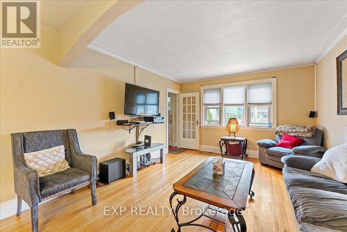 225 Mcgill Street, Peterborough (Otonabee Ward 1), Ontario  K9J 1W2 - Photo 9 - X12372668