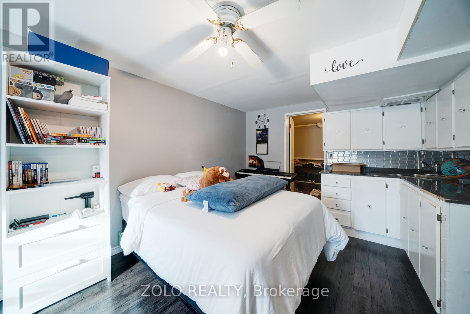 2048 Walker Avenue, Peterborough (Ashburnham Ward 4), Ontario  K9L 1S1 - Photo 34 - X12372909