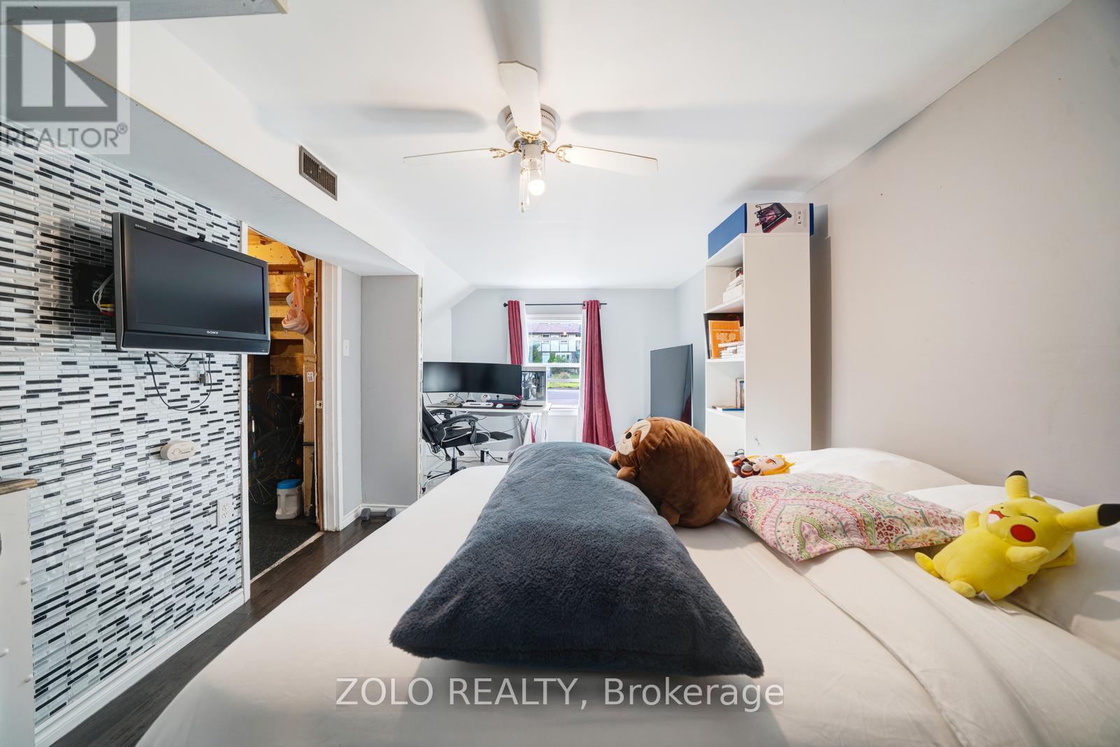 2048 Walker Avenue, Peterborough (Ashburnham Ward 4), Ontario  K9L 1S1 - Photo 6 - X12372909