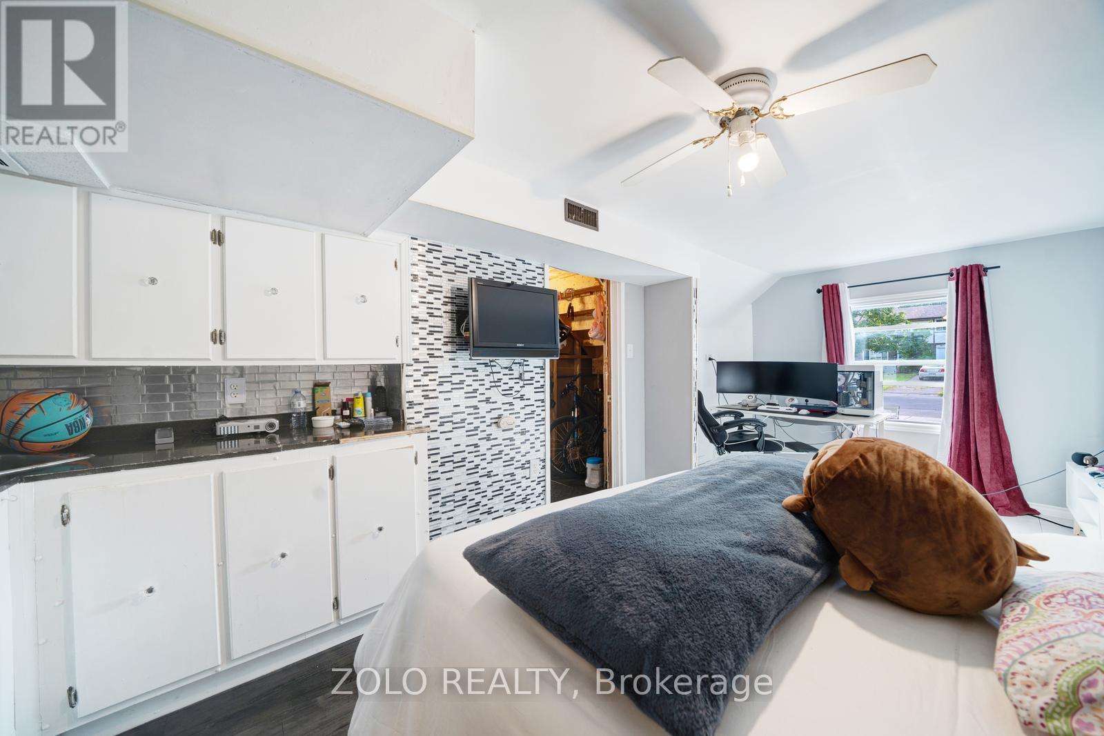 2048 Walker Avenue, Peterborough (Ashburnham Ward 4), Ontario  K9L 1S1 - Photo 7 - X12372909