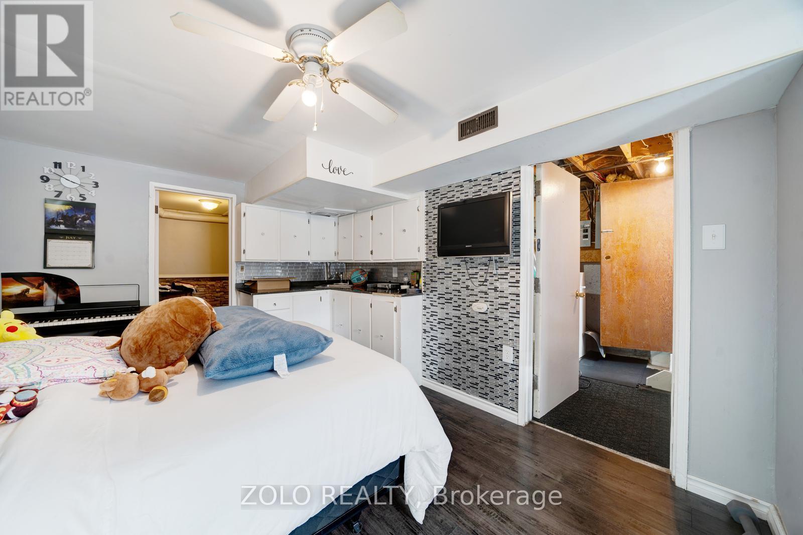 2048 Walker Avenue, Peterborough (Ashburnham Ward 4), Ontario  K9L 1S1 - Photo 9 - X12372909